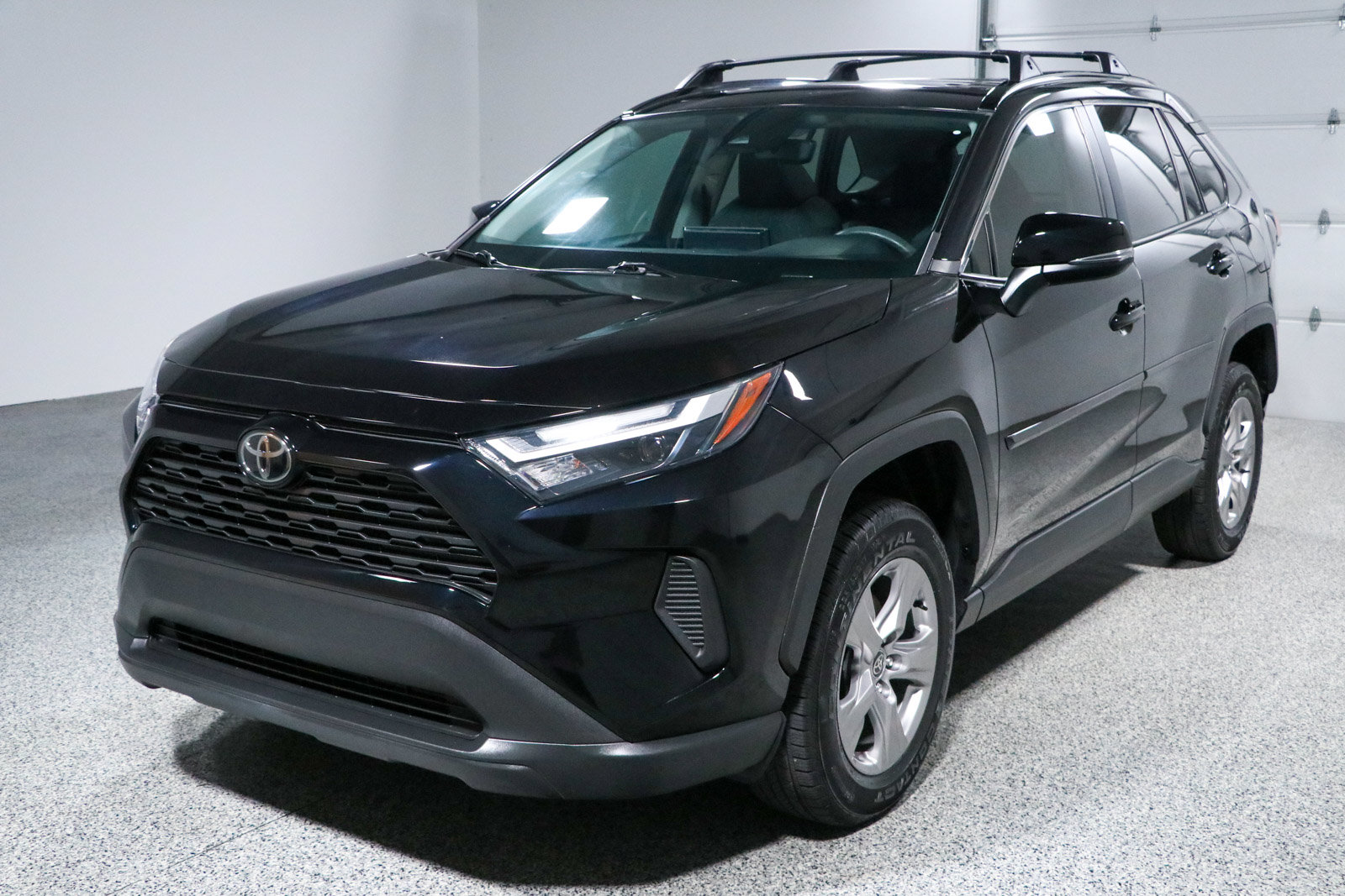 Used 2022 Toyota RAV4 XLE w/ Convenience Package FWD image 32