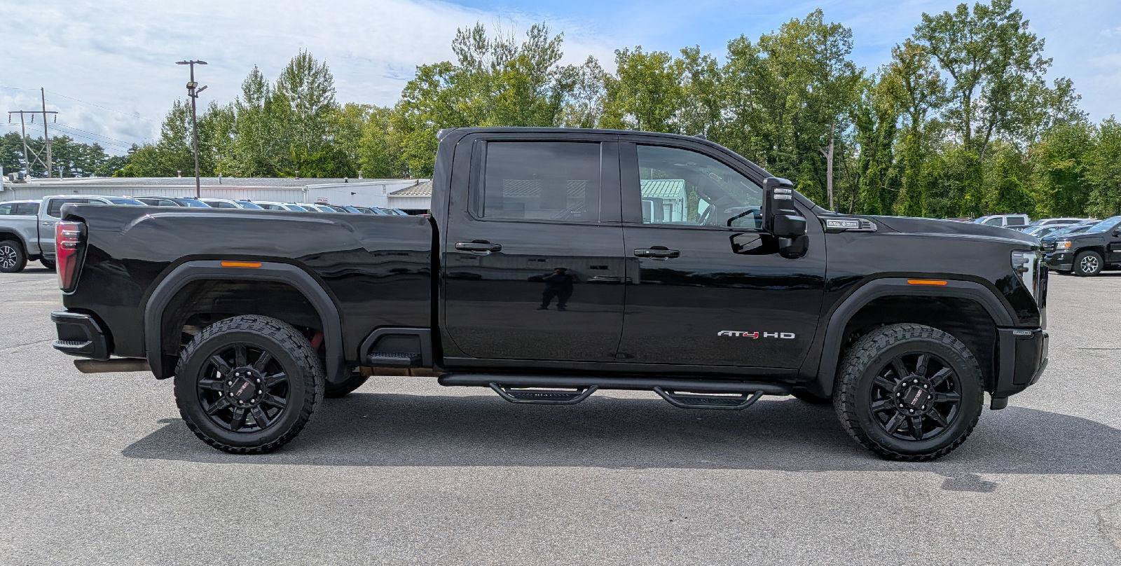 Used 2024 GMC Sierra 2500 AT4 w/ Technology Package AWD/4WD image 6