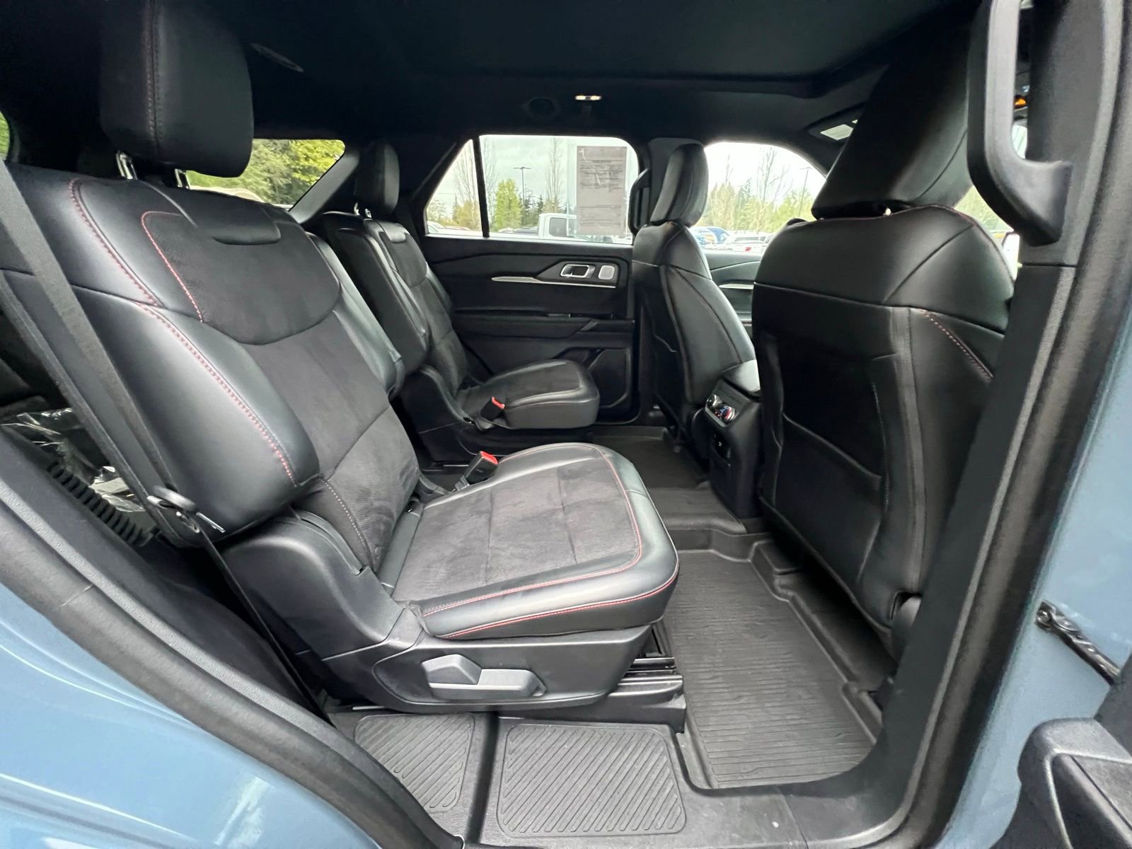 Used 2025 Ford Explorer ST AWD/4WD image 18