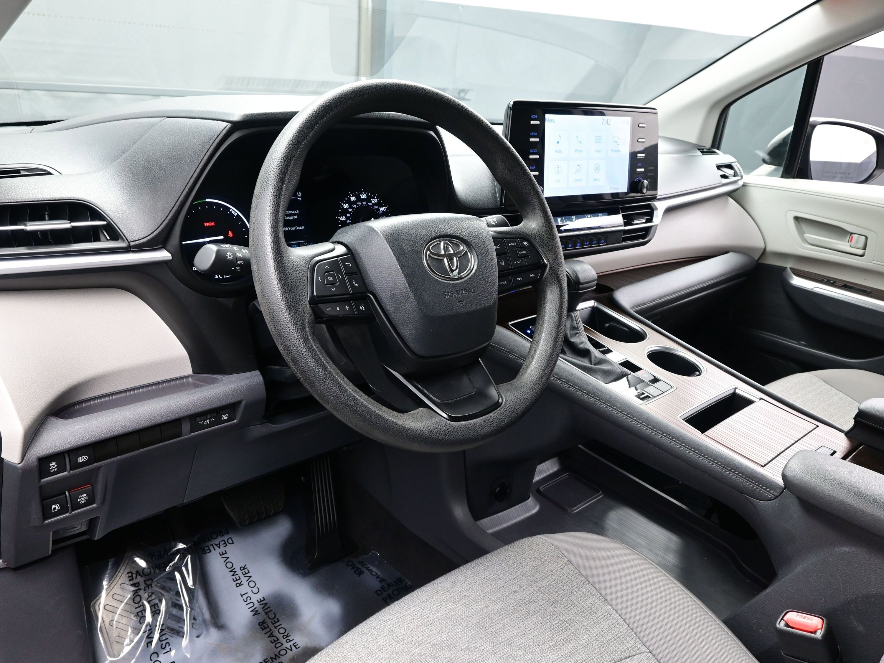 Used 2024 Toyota Sienna LE image 13