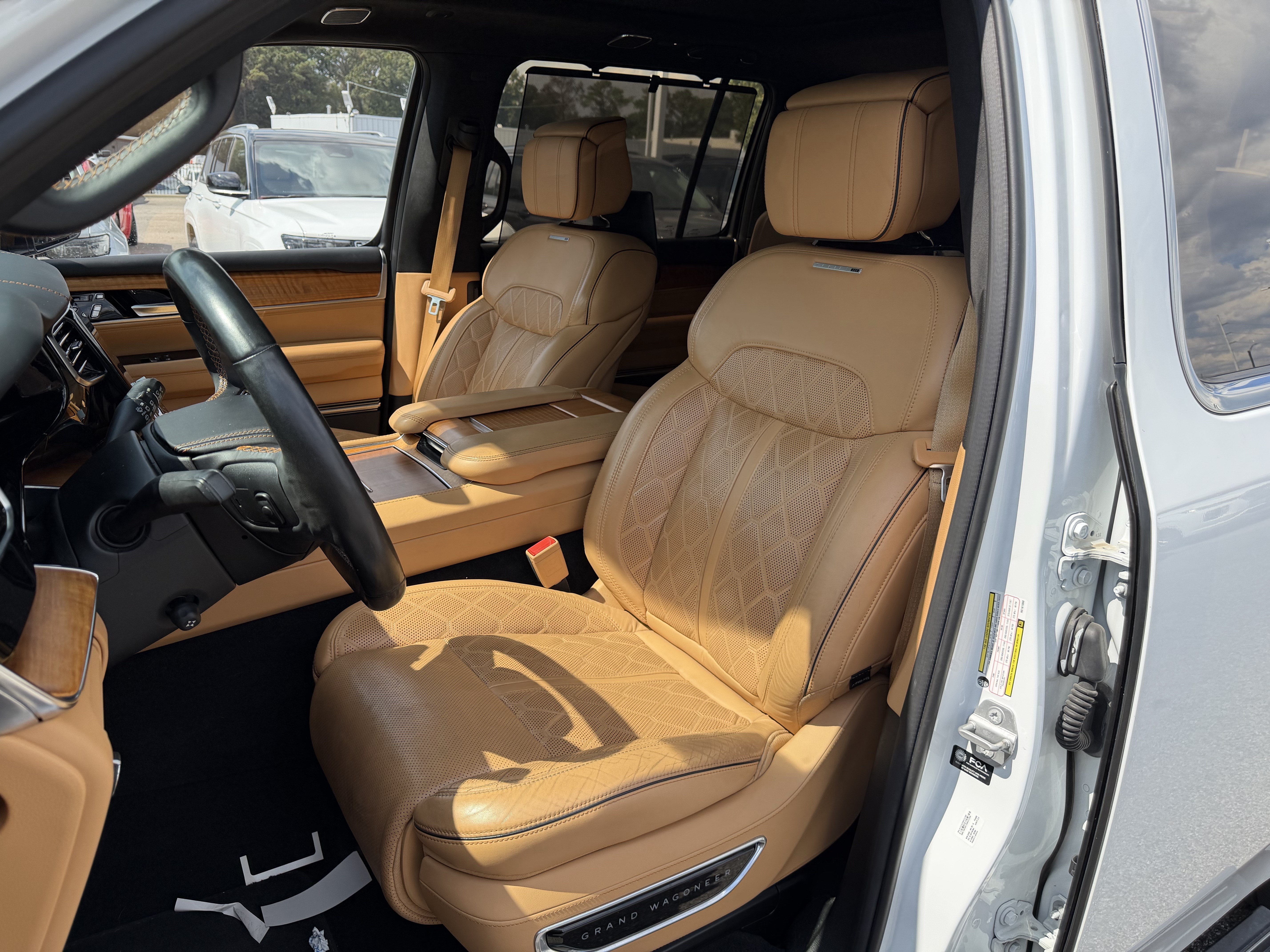 Used 2022 Jeep Grand Wagoneer Series III w/ Rear Seat Video Group 1 AWD/4WD image 12