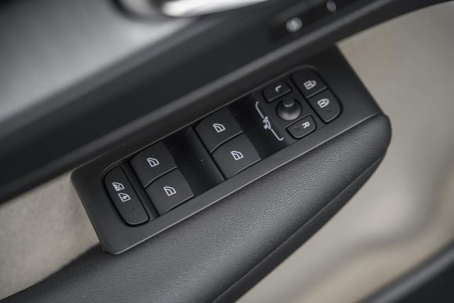 New 2026 Volvo XC40 B5 Ultra w/ Protection Package Premier image 40