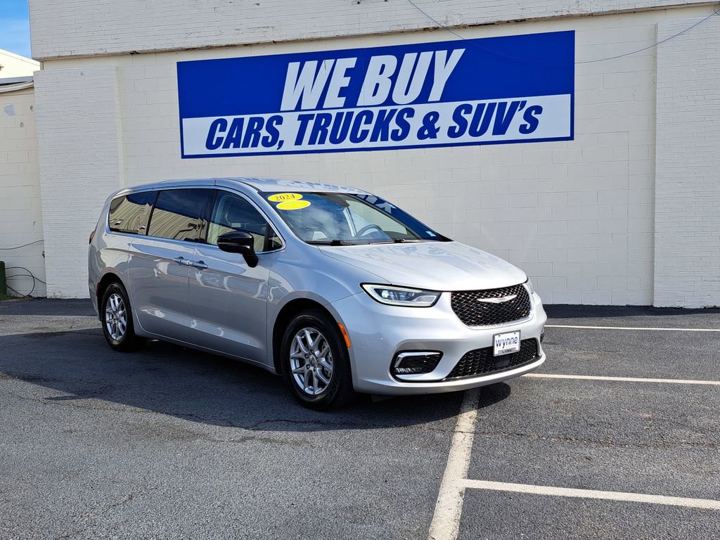 Used 2024 Chrysler Pacifica Touring-L