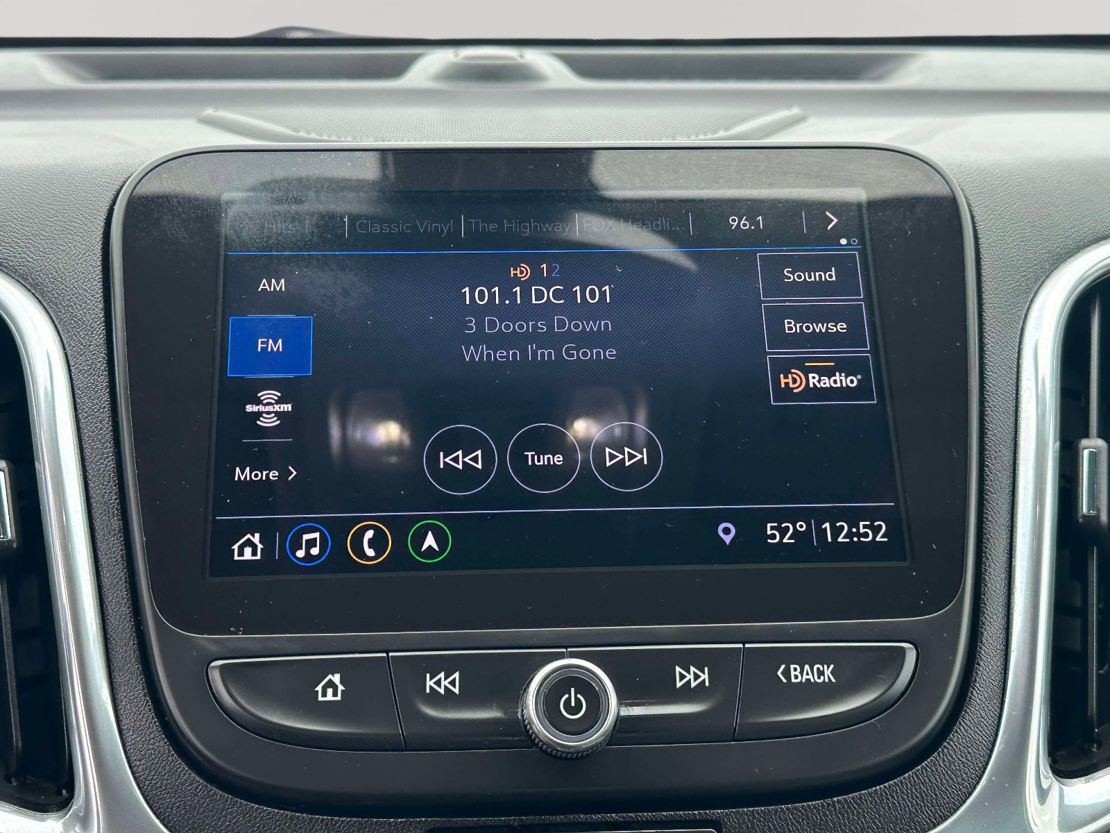 Used 2020 Chevrolet Equinox Premier image 12