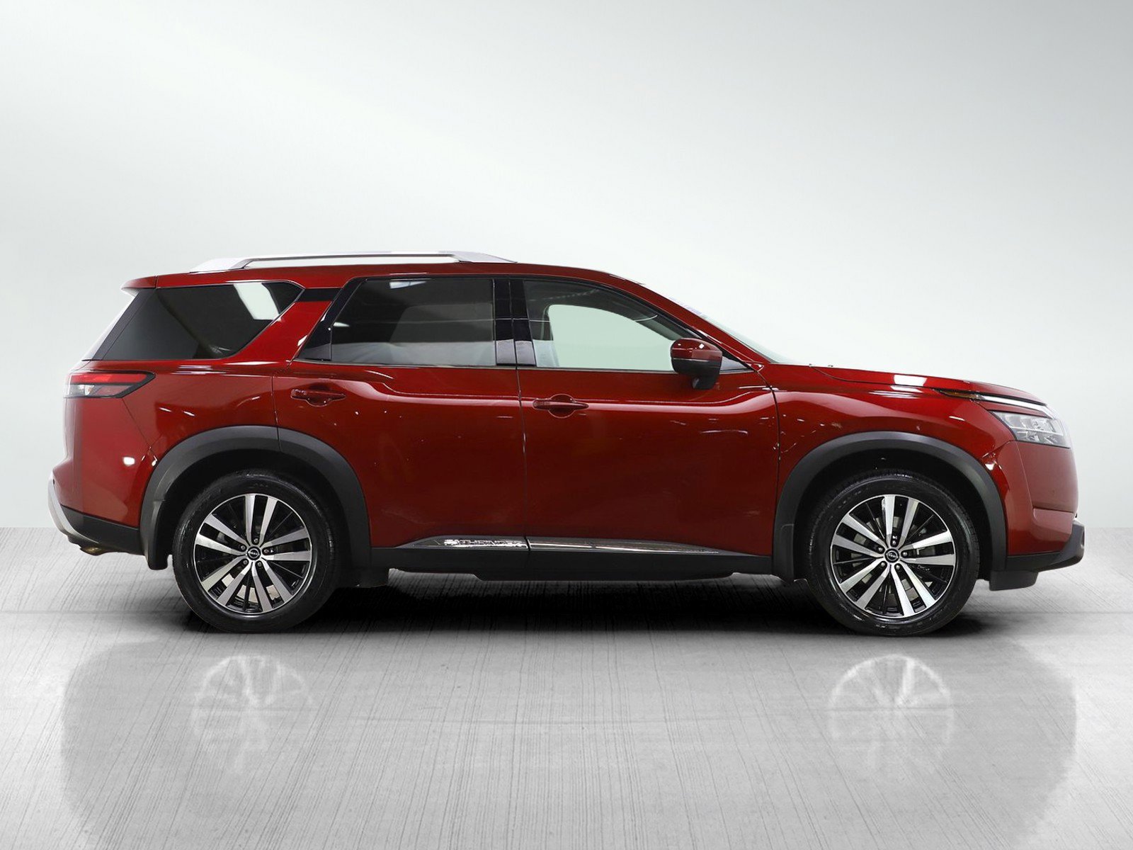 Used 2024 Nissan Pathfinder Platinum AWD/4WD image 7