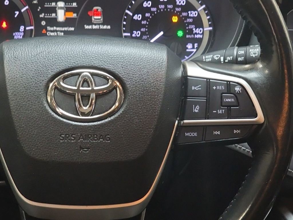 Used 2023 Toyota Highlander LE image 19