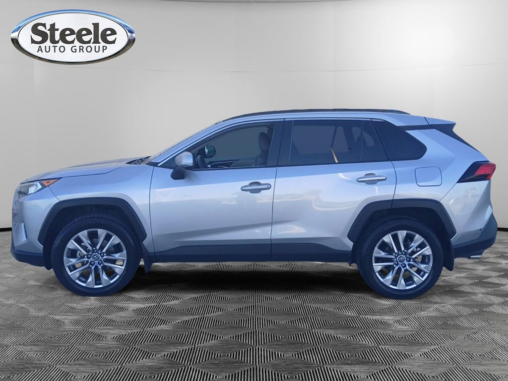 Used 2021 Toyota RAV4 XLE Premium image 2