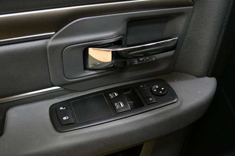 Used 2016 RAM 1500 Express RWD image 28