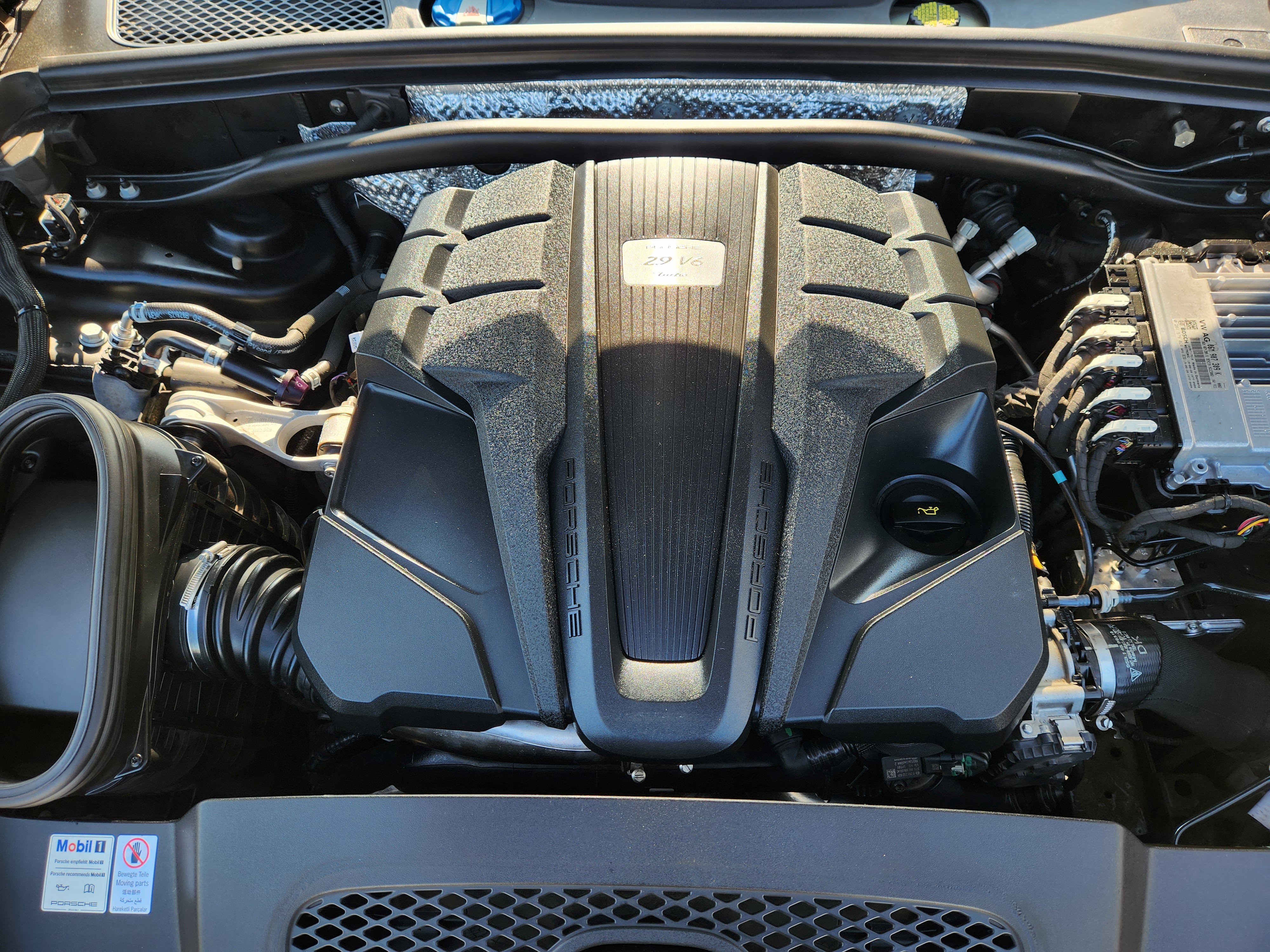 Used 2020 Porsche Macan Turbo image 31