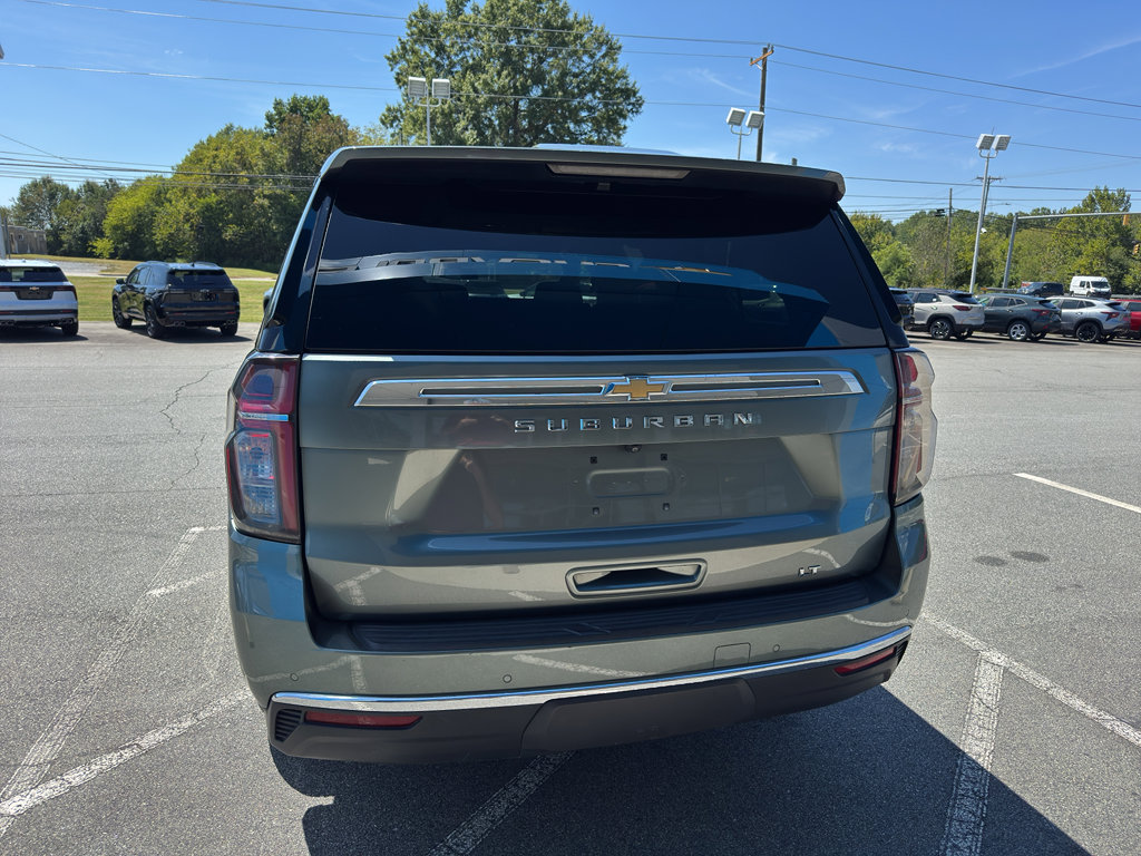 Used 2023 Chevrolet Suburban LT image 5