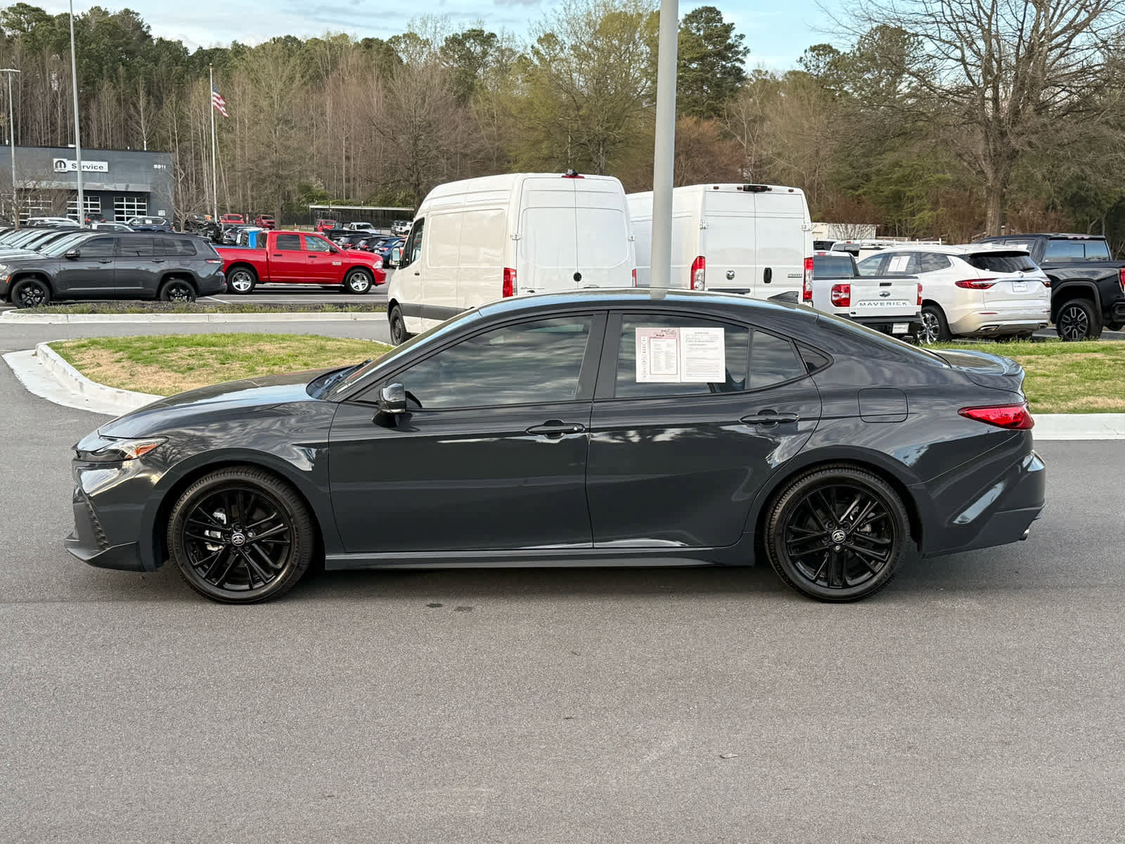 Used 2025 Toyota Camry SE image 2