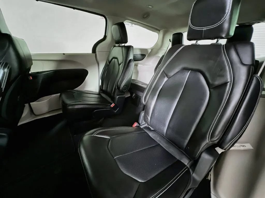 Used 2024 Chrysler Pacifica Touring-L FWD image 24