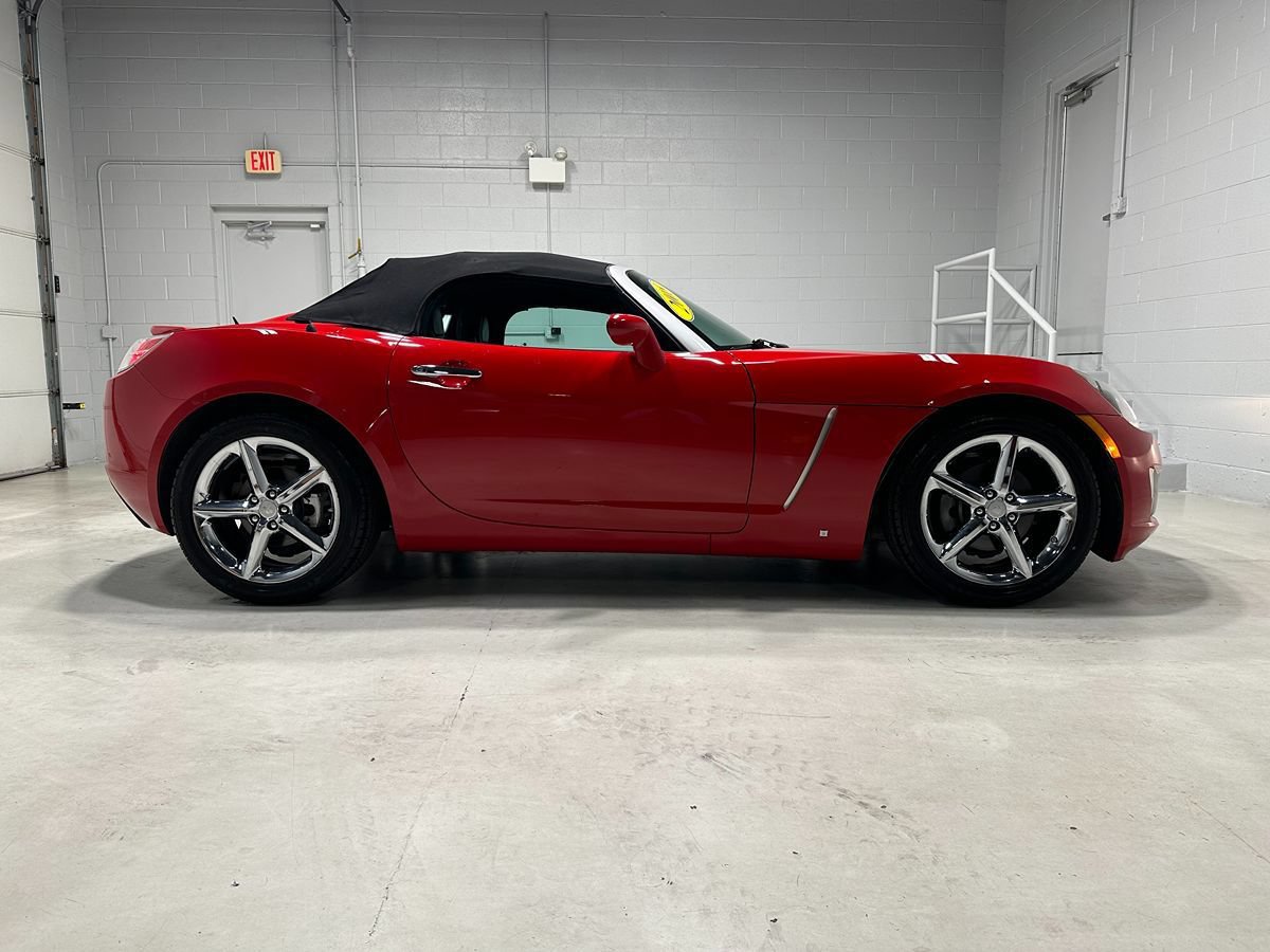 Used 2008 Saturn Sky Red Line RWD image 2
