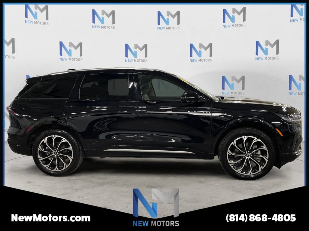 Used 2024 Lincoln Nautilus Reserve AWD/4WD image 6