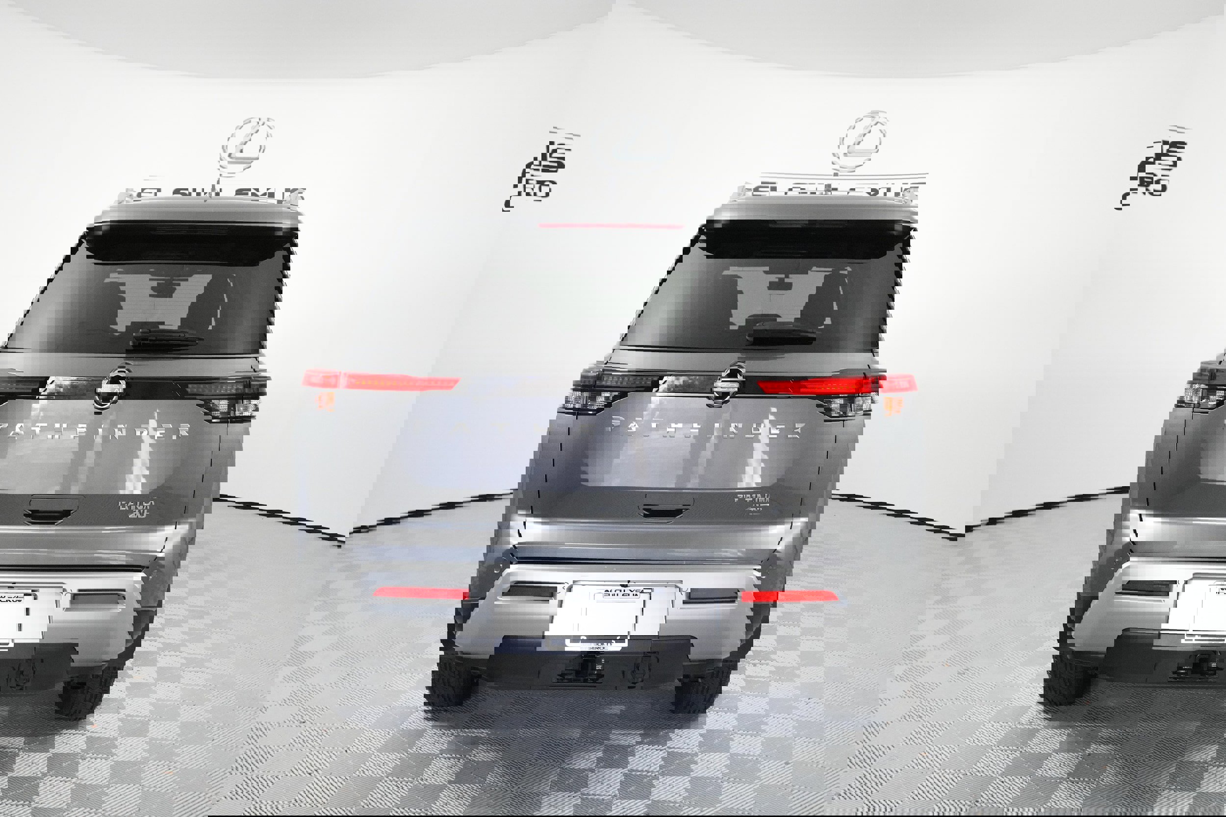 Used 2025 Nissan Pathfinder Platinum w/ Cargo Package image 7