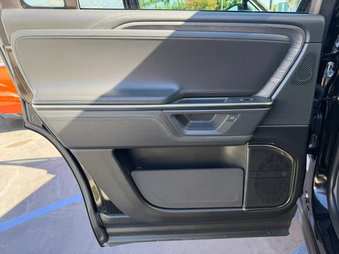 Used 2025 Rivian R1S Adventure Dual AWD/4WD image 47