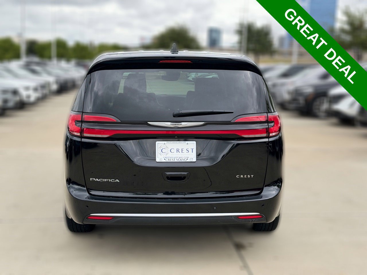 Used 2024 Chrysler Pacifica Touring-L FWD image 9