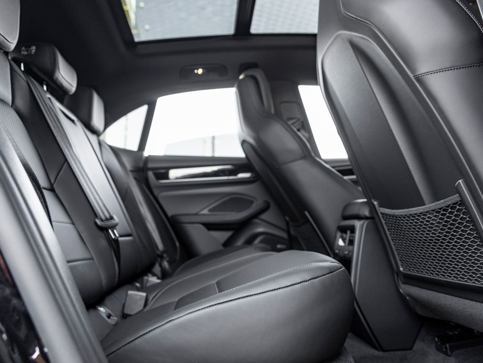 Used 2025 Porsche Macan Electric image 38