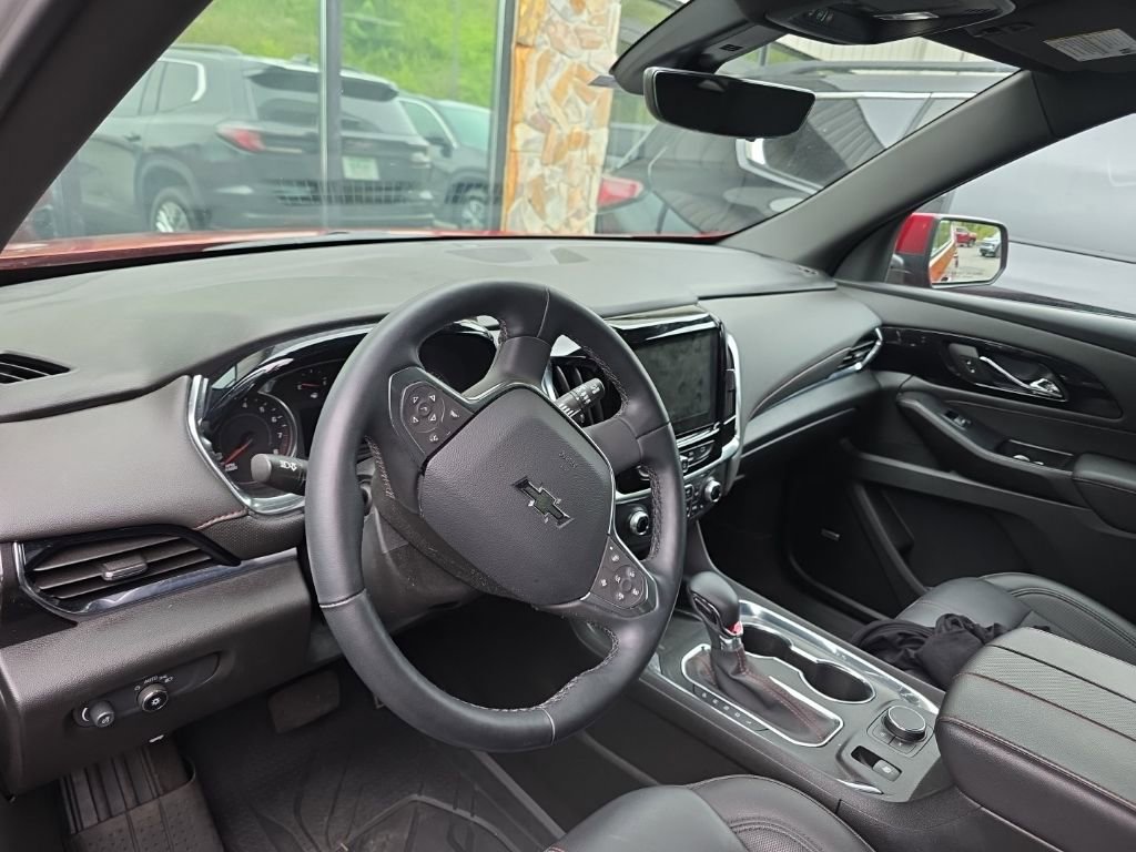 Used 2023 Chevrolet Traverse RS FWD image 8