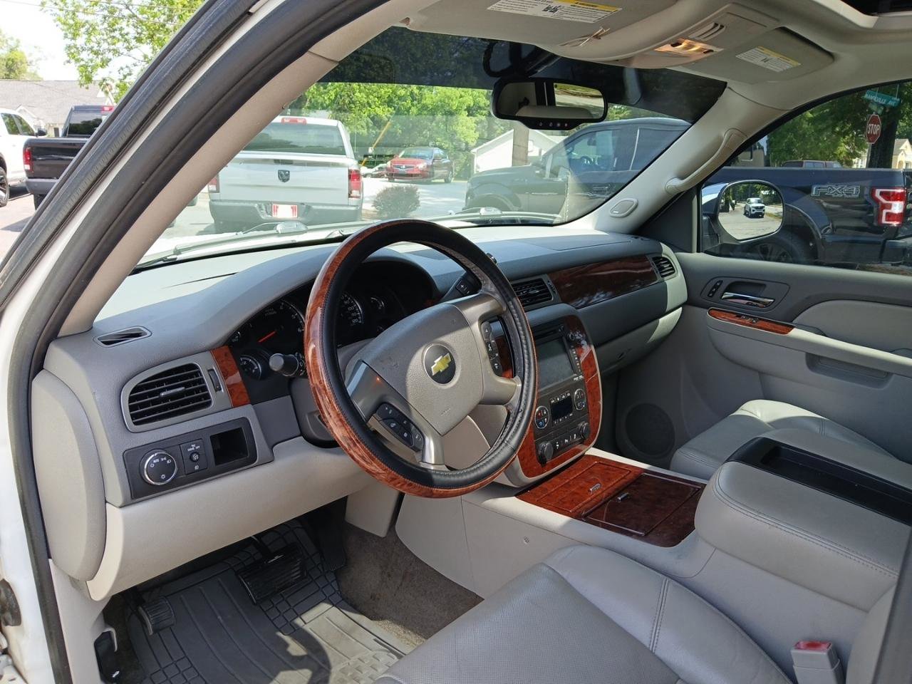Used 2012 Chevrolet Avalanche LTZ RWD image 19