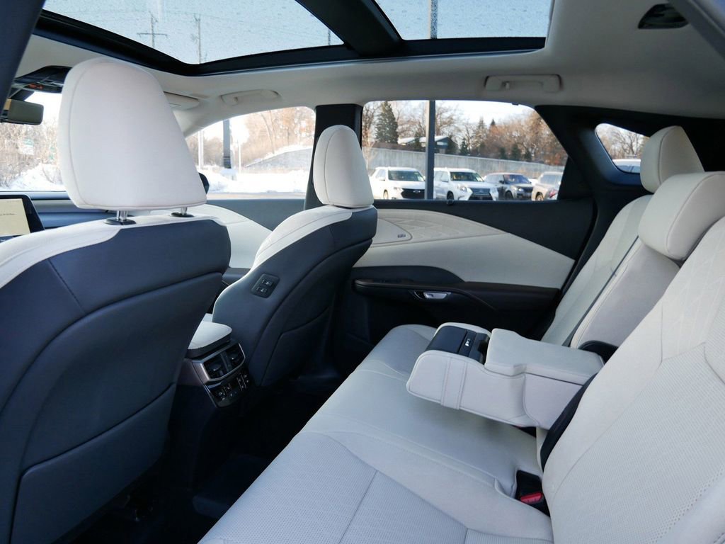 Certified 2025 Lexus RX 450h AWD w/ Convenience Package image 9