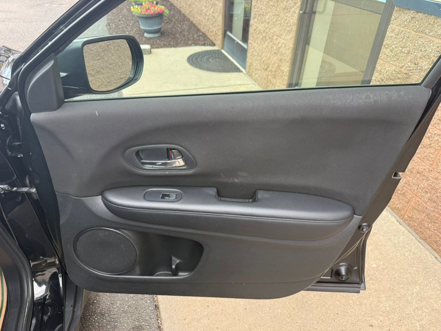 Used 2018 Honda HR-V LX image 27