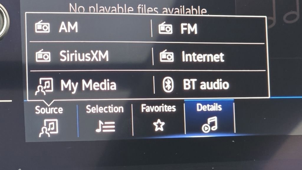 Used 2022 Volkswagen Taos SE w/ Panoramic Sunroof Package image 7