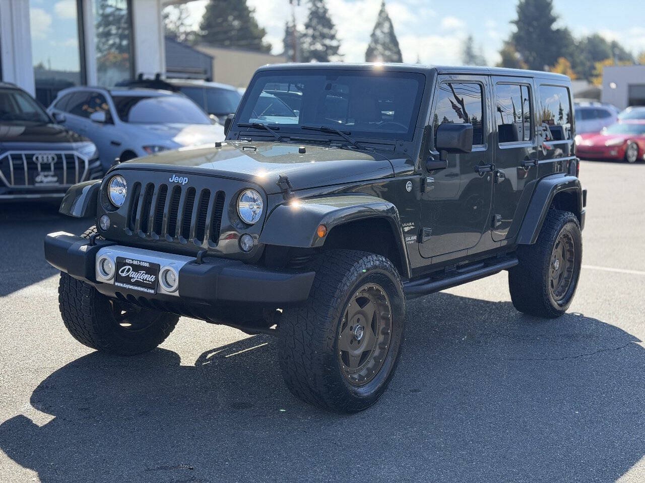 Used 2015 Jeep Wrangler Unlimited Sahara w/ Max Tow Package AWD/4WD image 1