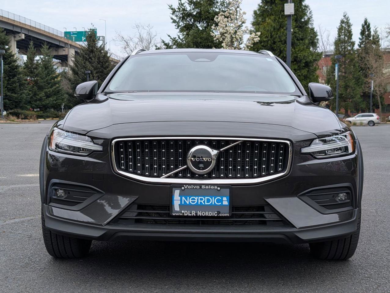 Used 2025 Volvo V60 B5 Cross Country Plus AWD/4WD image 2