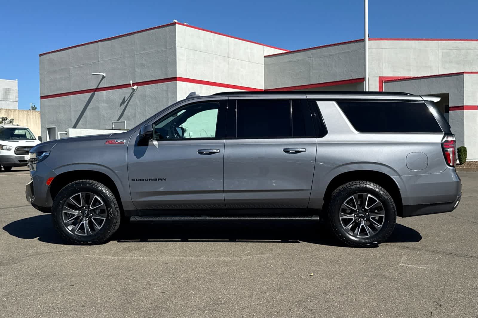 Used 2022 Chevrolet Suburban Z71 w/ Z71 Off-Road Package AWD/4WD image 9