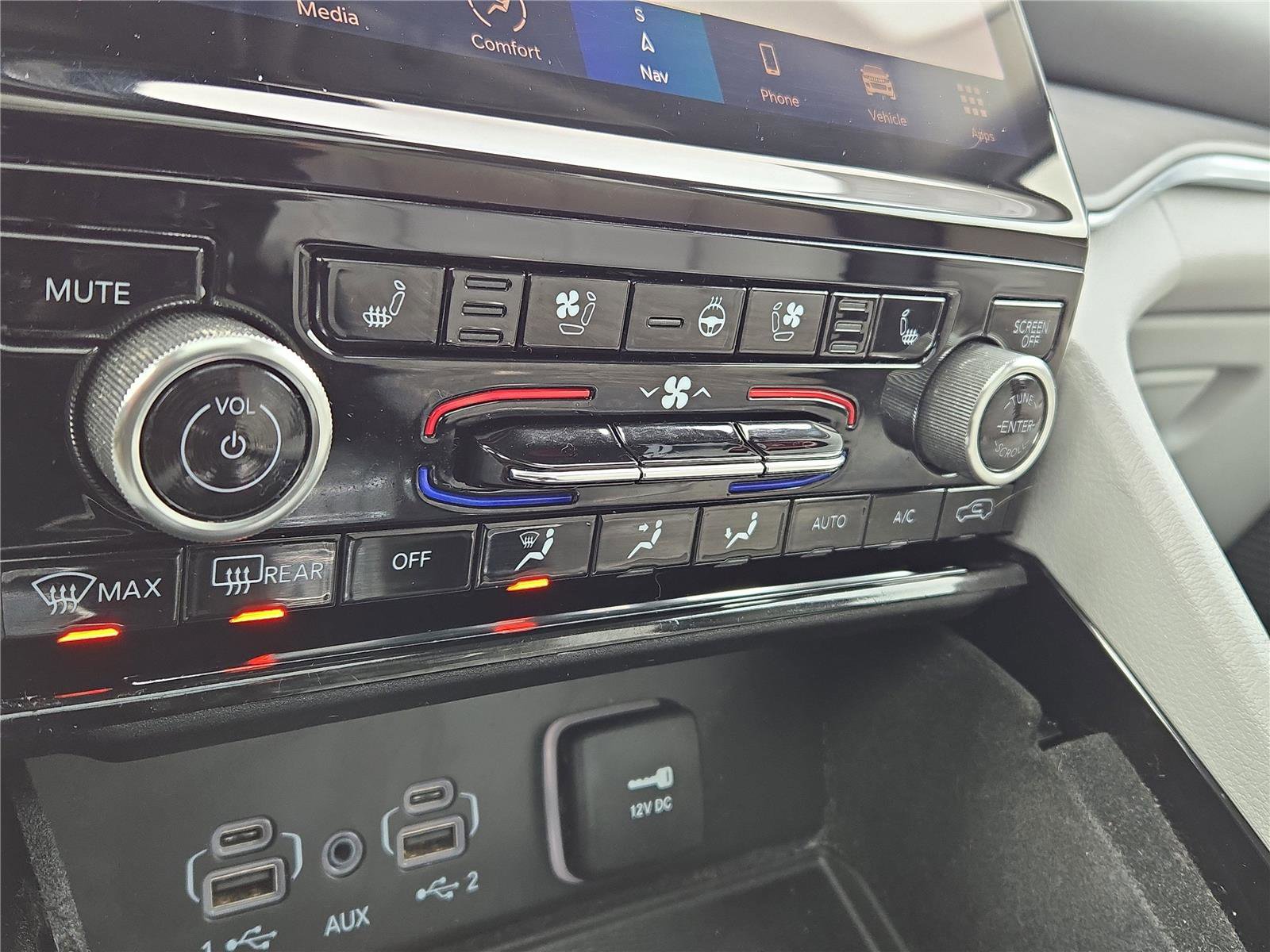 Used 2022 Jeep Grand Cherokee Overland w/ Luxury Tech Group IV image 10