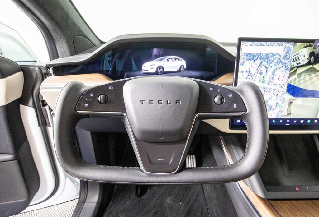 Used 2023 Tesla Model X image 17