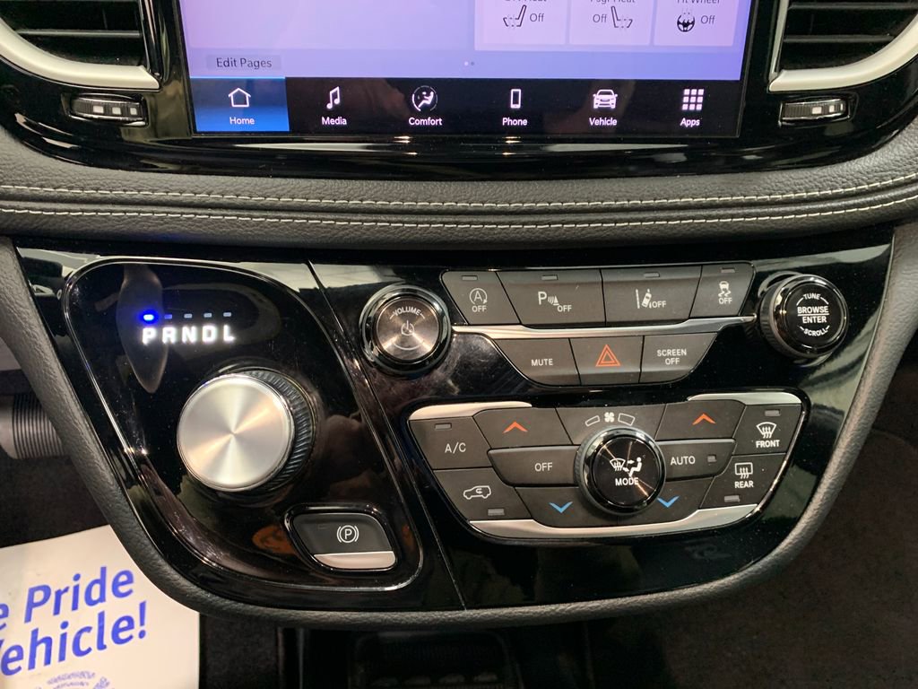 Used 2023 Chrysler Pacifica Touring-L FWD image 28