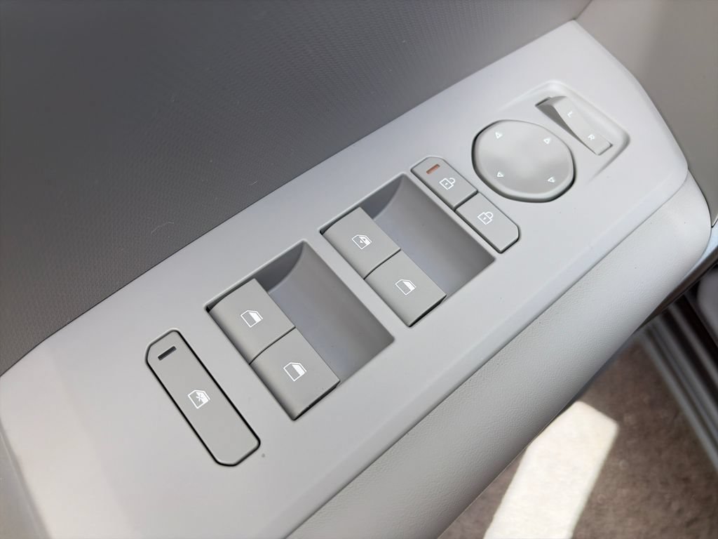 New 2027 Kia Seltos S FWD image 17