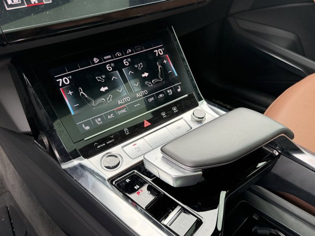Used 2022 Audi e-tron Premium Plus w/ Premium Plus Package AWD/4WD image 20