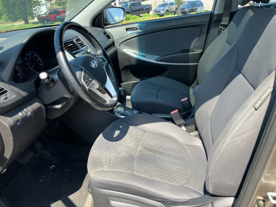 Used 2014 Hyundai Accent SE w/ Option Group 3 FWD image 31