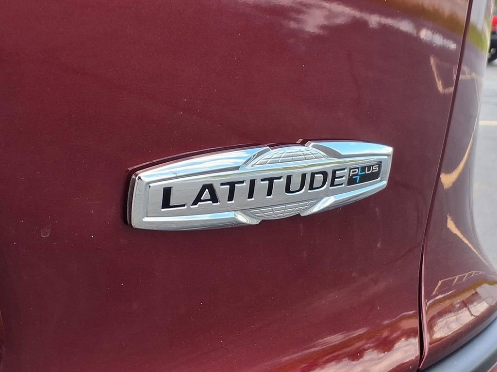 Used 2020 Jeep Cherokee Latitude Plus w/ Cold Weather Group AWD/4WD image 29
