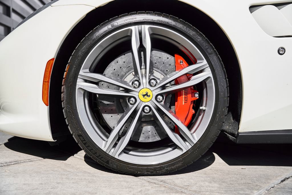 Used 2019 Ferrari GTC4Lusso AWD/4WD image 3