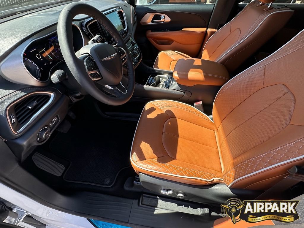 New 2024 Chrysler Pacifica Pinnacle FWD image 15