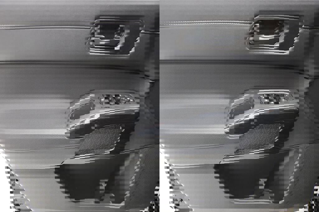 Used 2024 Nissan Pathfinder SV image 14