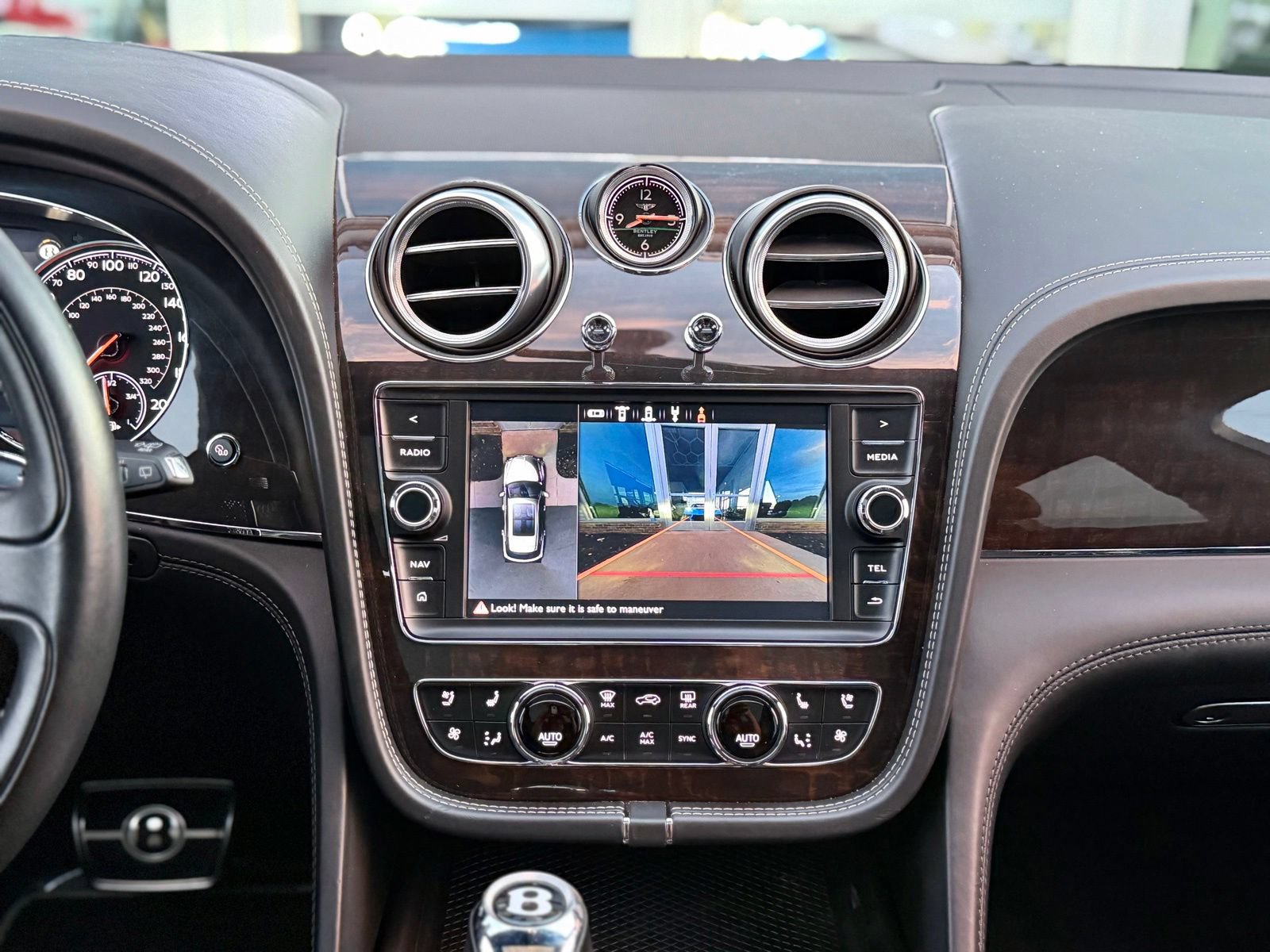Used 2019 Bentley Bentayga AWD/4WD image 42