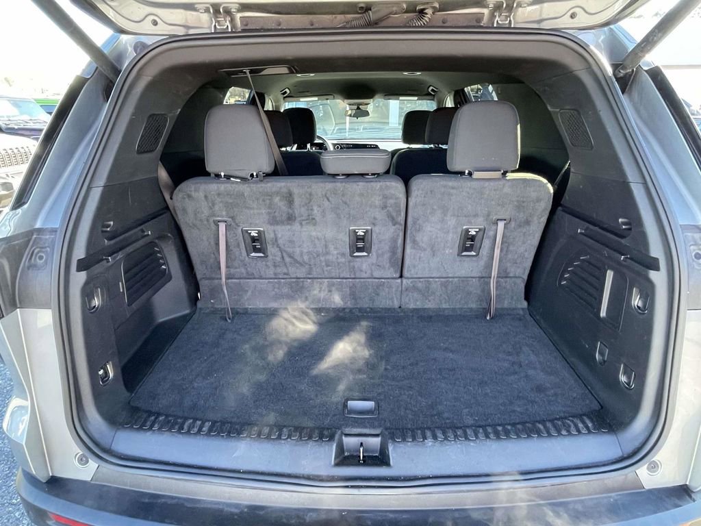 Used 2024 Chevrolet Traverse LT image 39