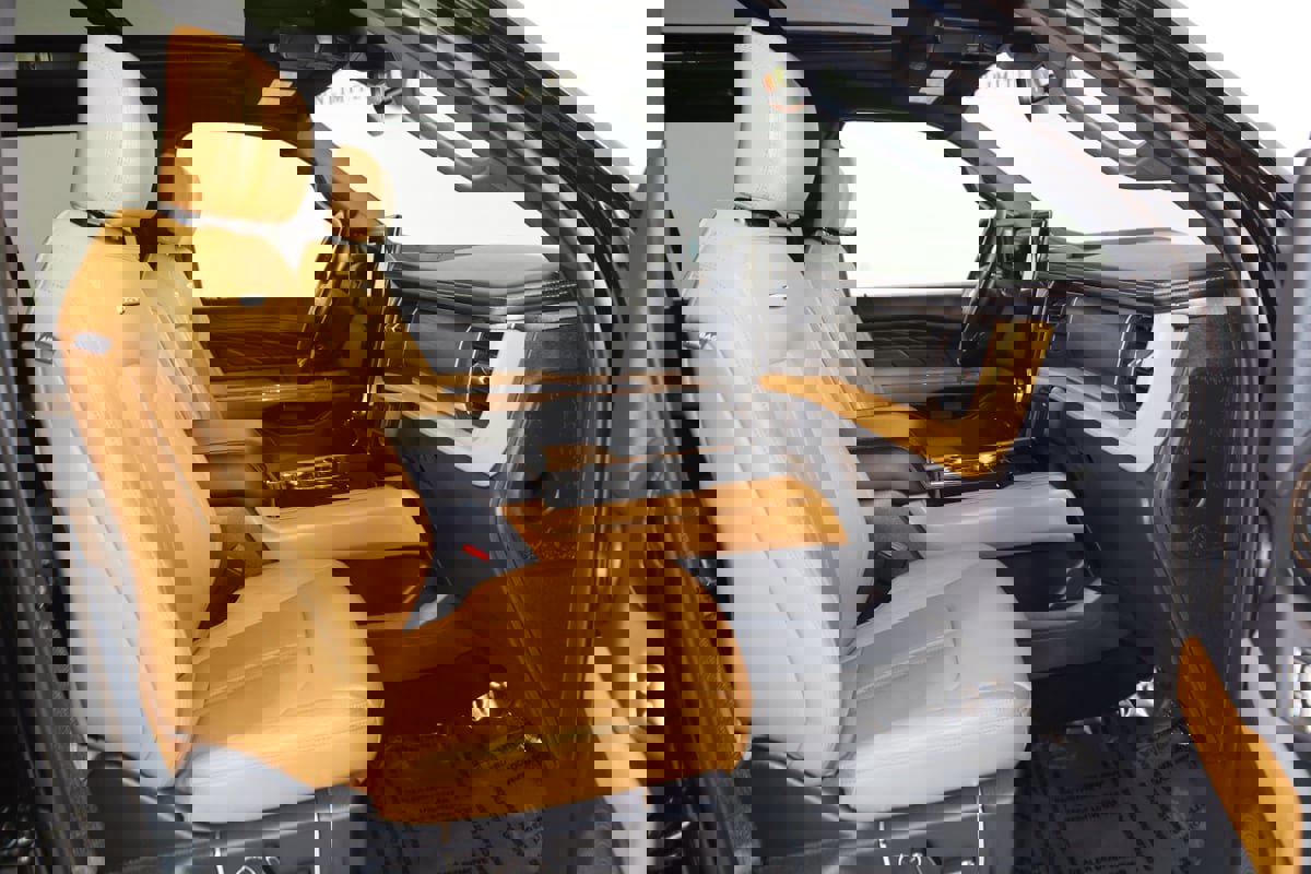 Used 2024 Ford Expedition Max Platinum AWD/4WD image 13