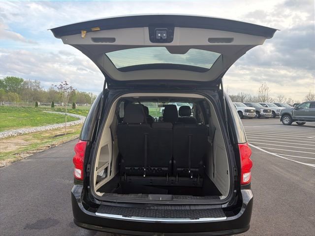 Used 2018 Dodge Grand Caravan SE image 9