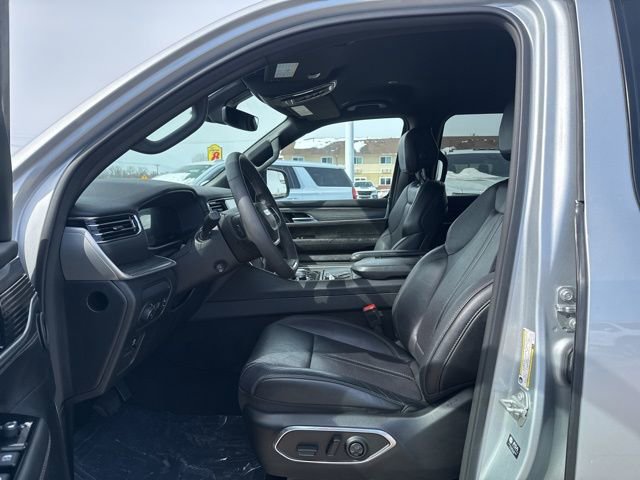 Used 2024 Jeep Wagoneer L Series II w/ Flexible Seating Group image 13