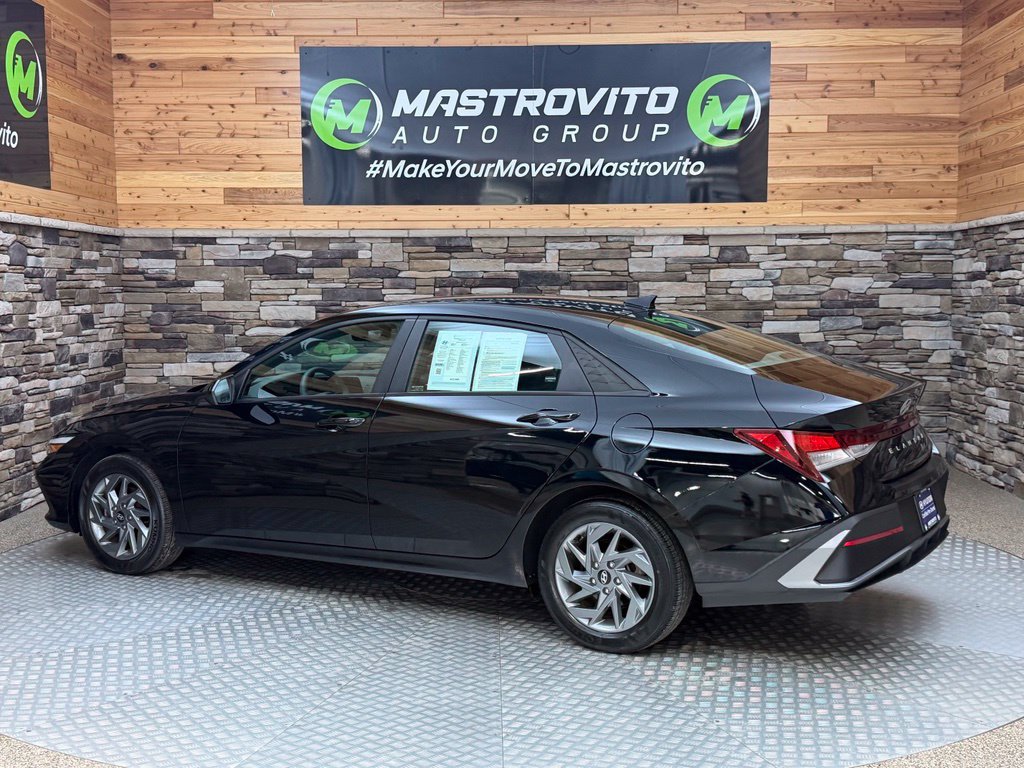 Certified 2024 Hyundai Elantra SEL FWD image 11