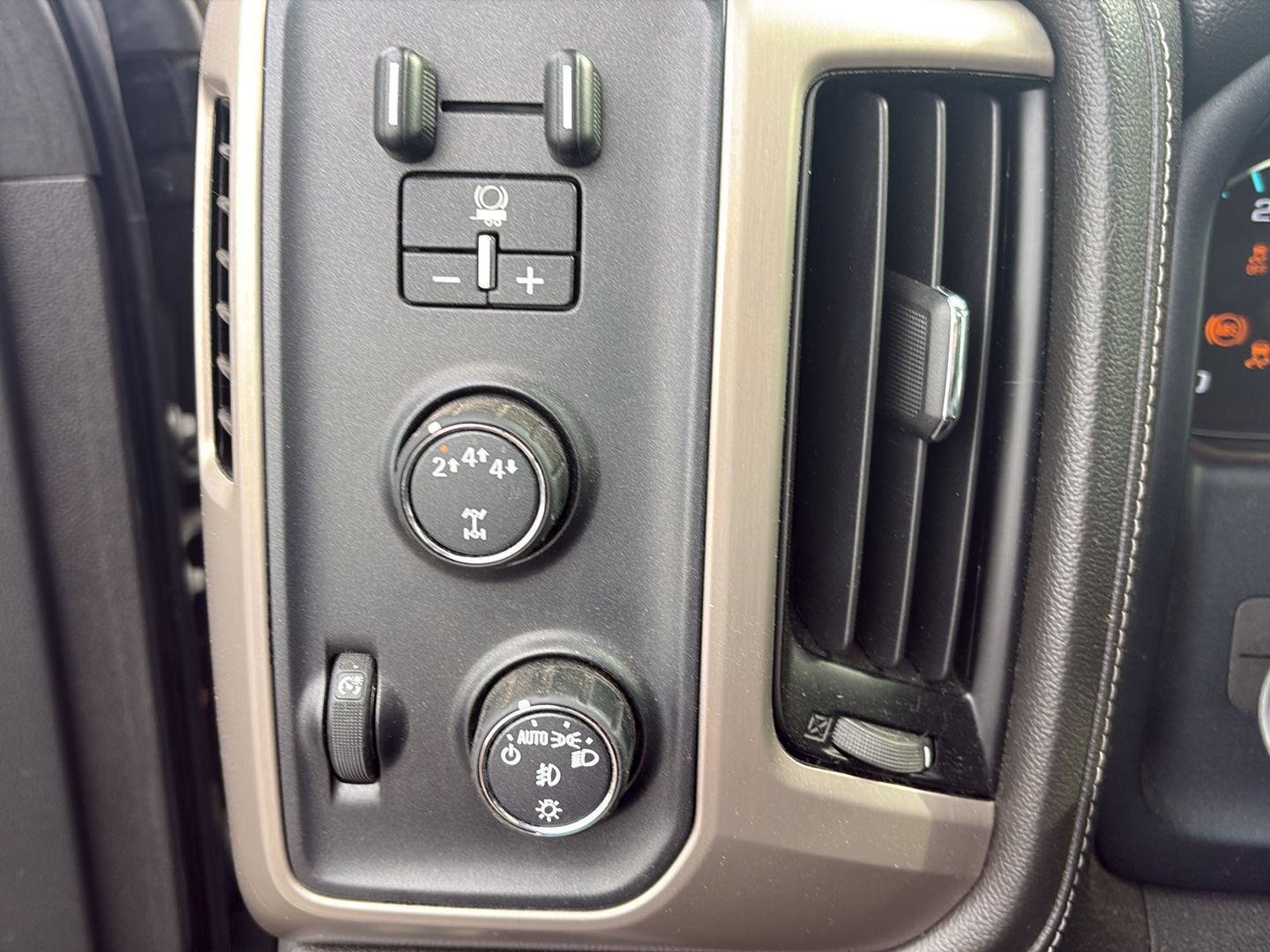 Used 2018 GMC Sierra 3500 Denali w/ Duramax Plus Package image 11