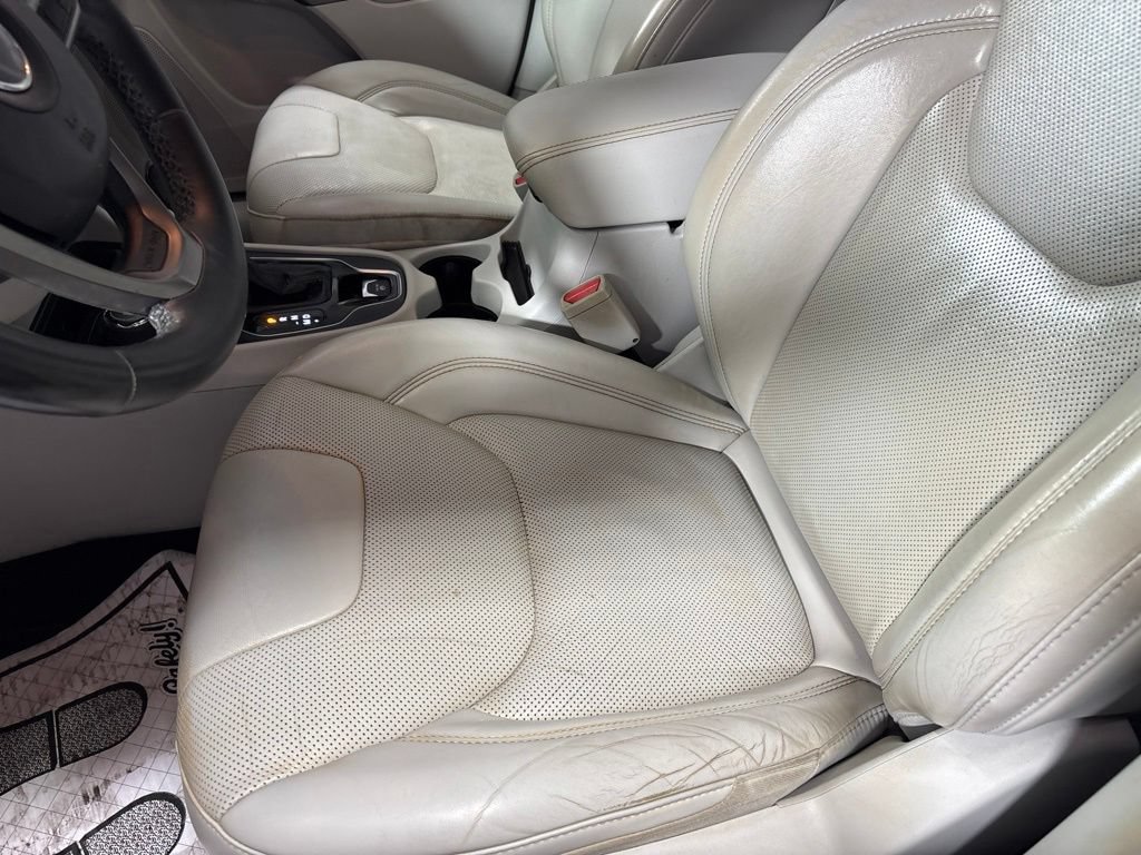 Used 2019 Jeep Cherokee Limited AWD/4WD image 12