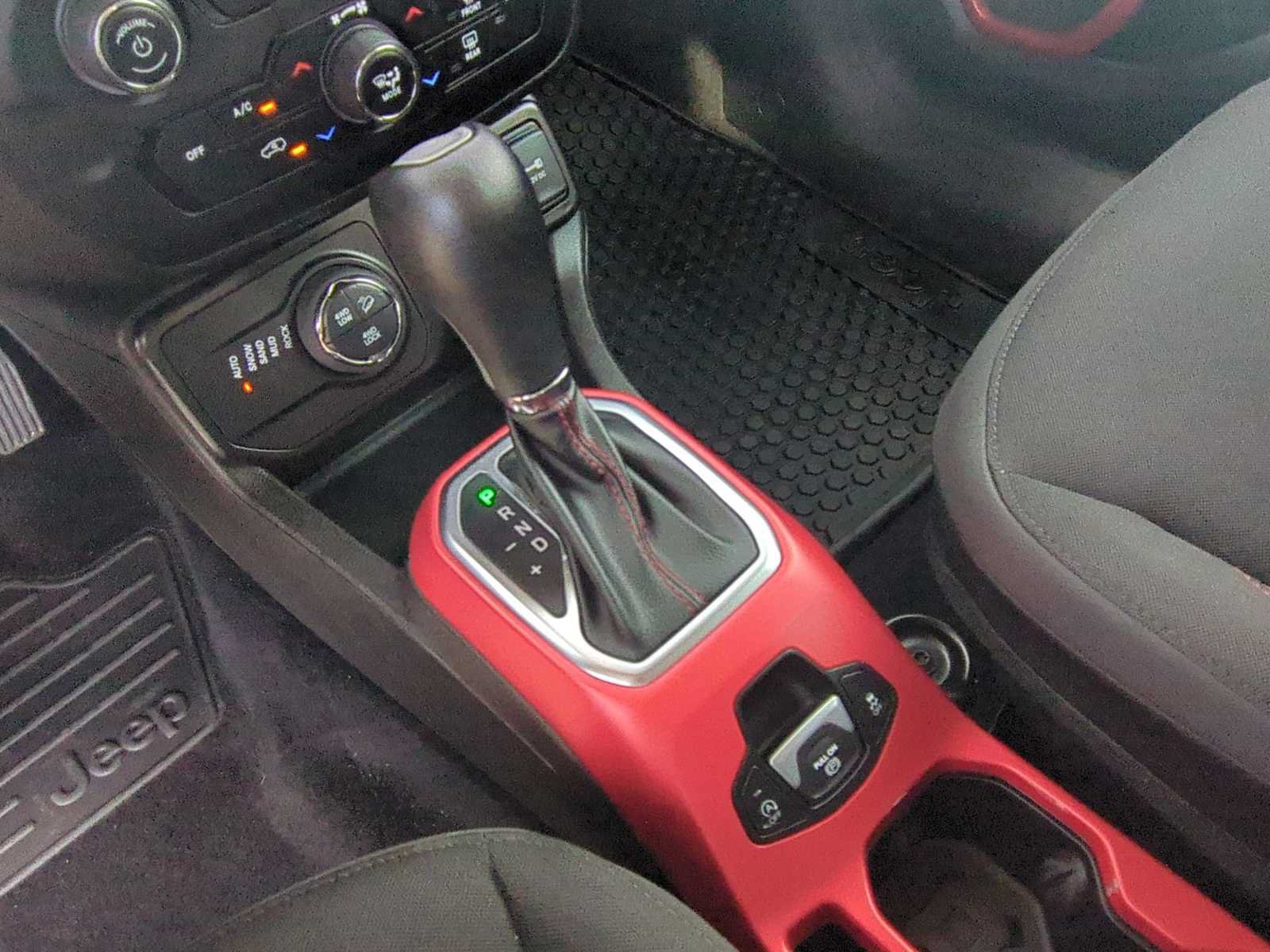 Used 2022 Jeep Renegade Trailhawk AWD/4WD image 16