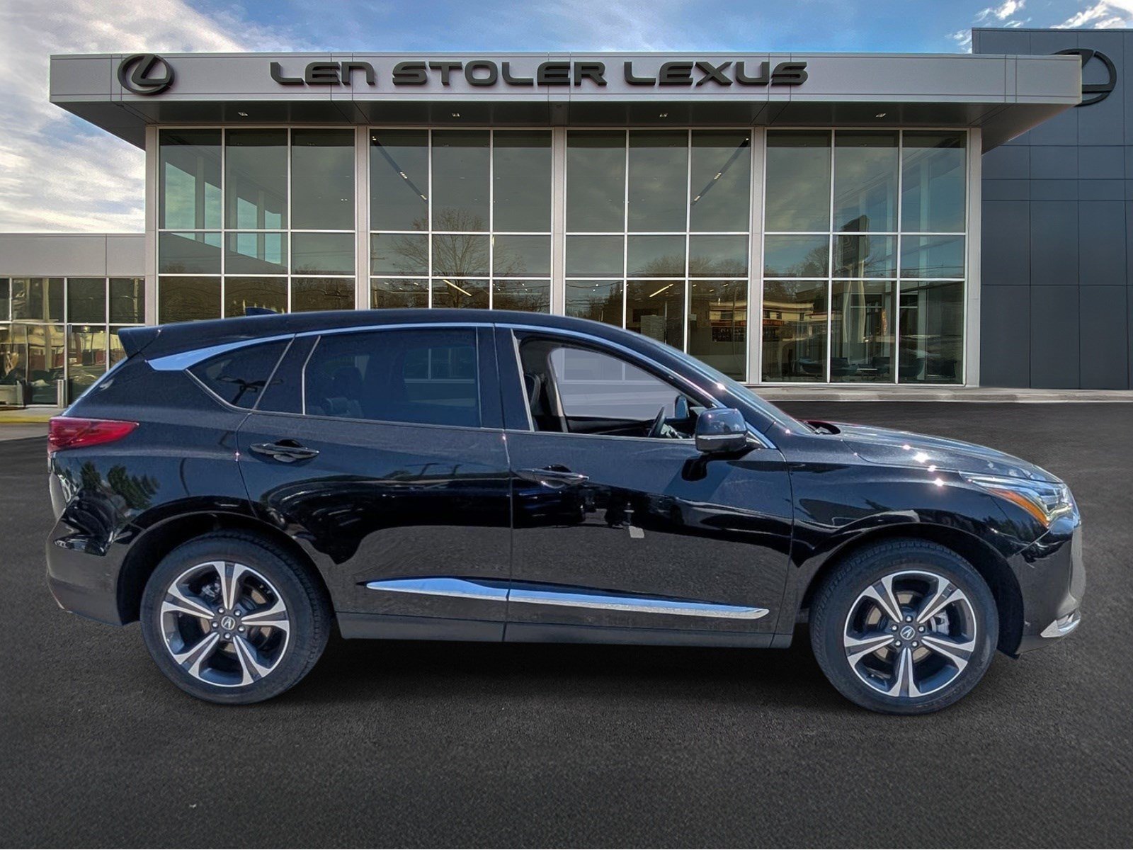 Used 2023 Acura RDX AWD w/ Advance Package image 2